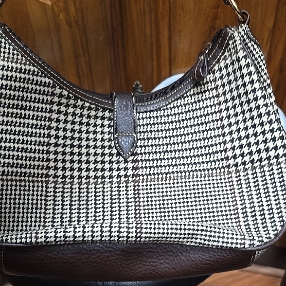 Chaps Black and White Houndstooth Shoulder Bag - Picture 9 of 14
